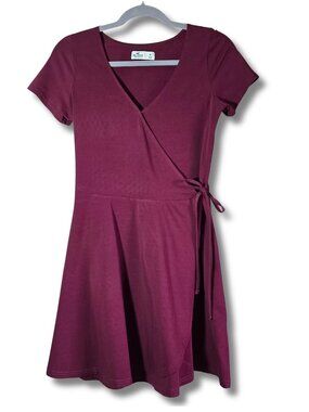 Hollister Women's Size MEDIUM Side Tie Wrap Style Knit Mini Dress Wine Red